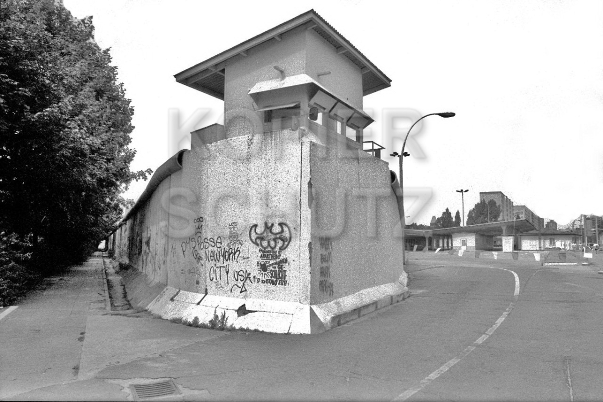 Nr03-124_3.7.1990-Grenzübergang-Heinrich-Heine-Str-