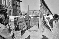 Nr03-75_30.3.1990-Niederkirchnerstraße-am-Gropiusbau
