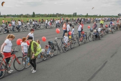 F044-9.5.2015-Fahrradschlangeweltrekord-Berlin-Tempelhofer-Feld-