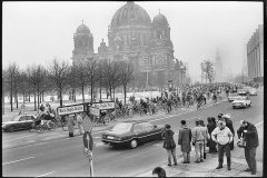 Nr12-16_Marx-Engels-Platz-07.1.1990