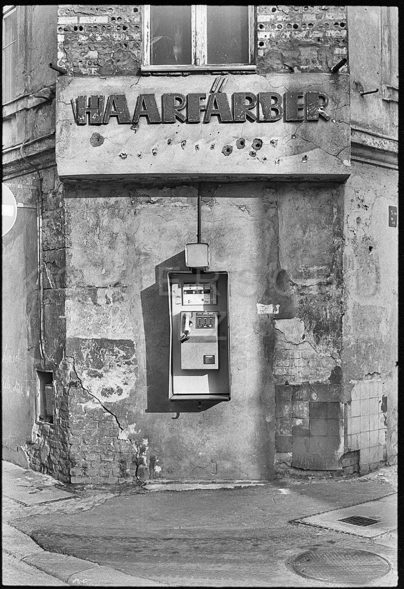 Nr13-027_Berlin-Mitte-HAARFÄRBER_11.3.1988
