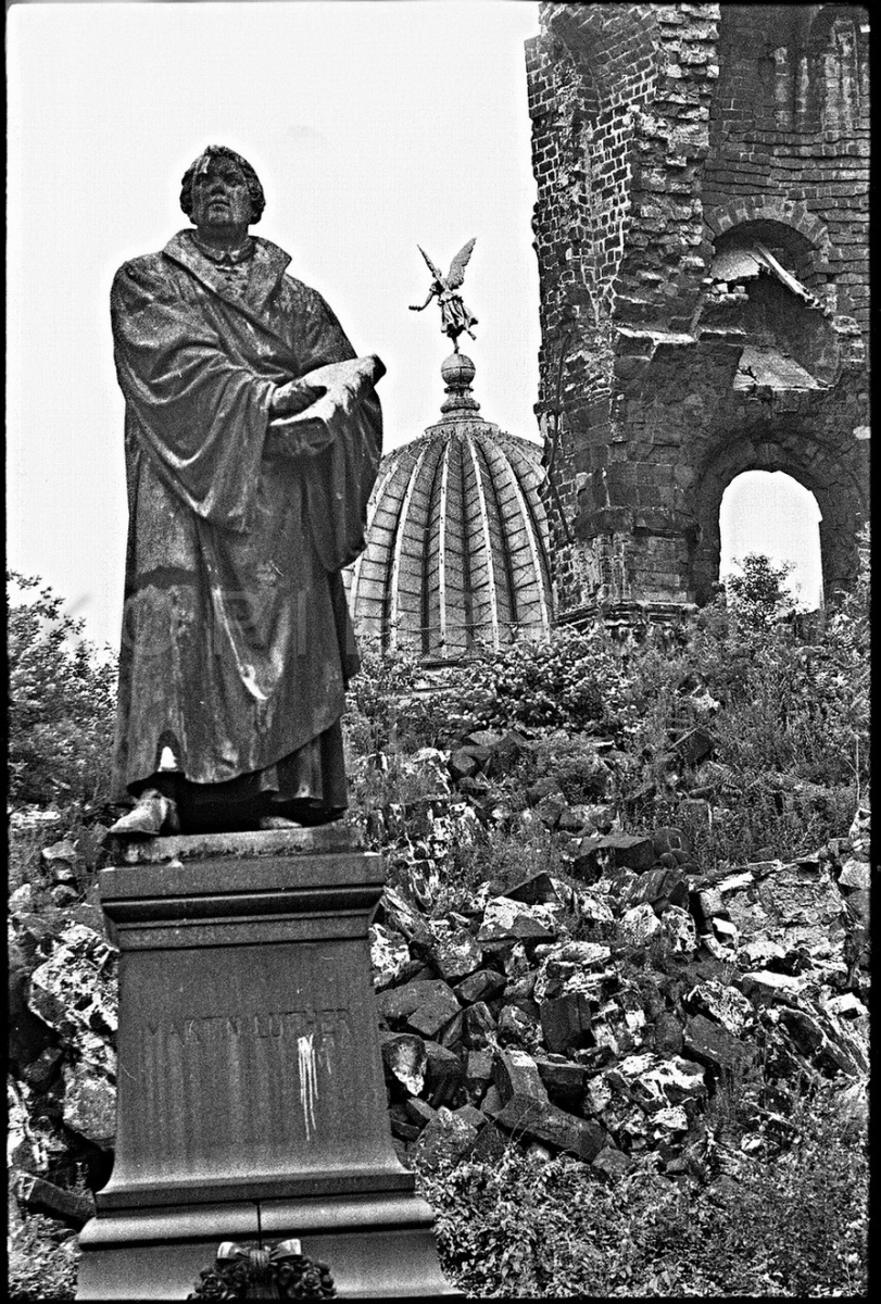 Nr13-034_Dresden-Frauenkirche-1980